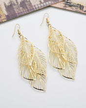 Load image into Gallery viewer, A group of four gold leaves earrings